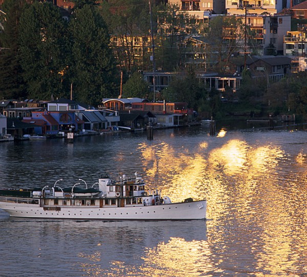 Yacht THEA FOSS, Craig Shipbuilding Co CHARTERWORLD Luxury Superyacht